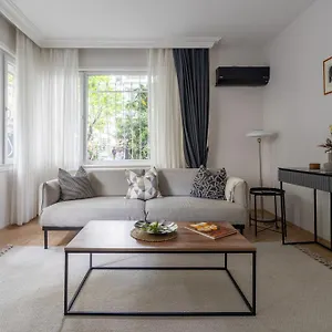Apartment Cozy Oasis In Moda Steps To Seafront, Istanbul